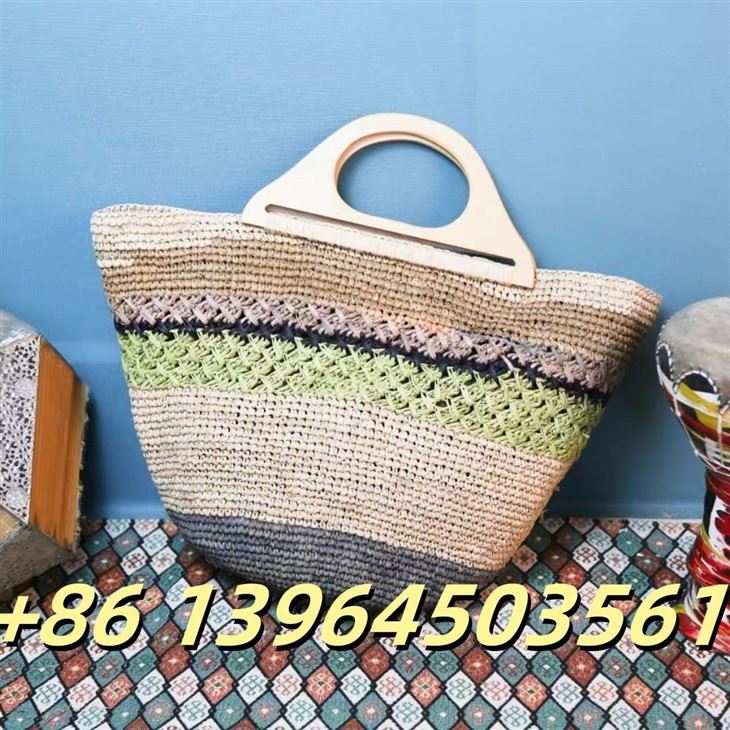 Raffia torba sa drvenim ručkama