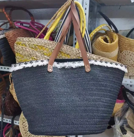 Black papir tkana torba na plaži sa čipkom
