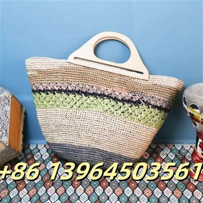 Raffia torba sa drvenim ručkama