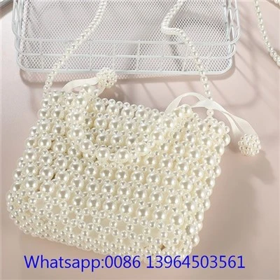 Ručno rađena torba od bijelih perli